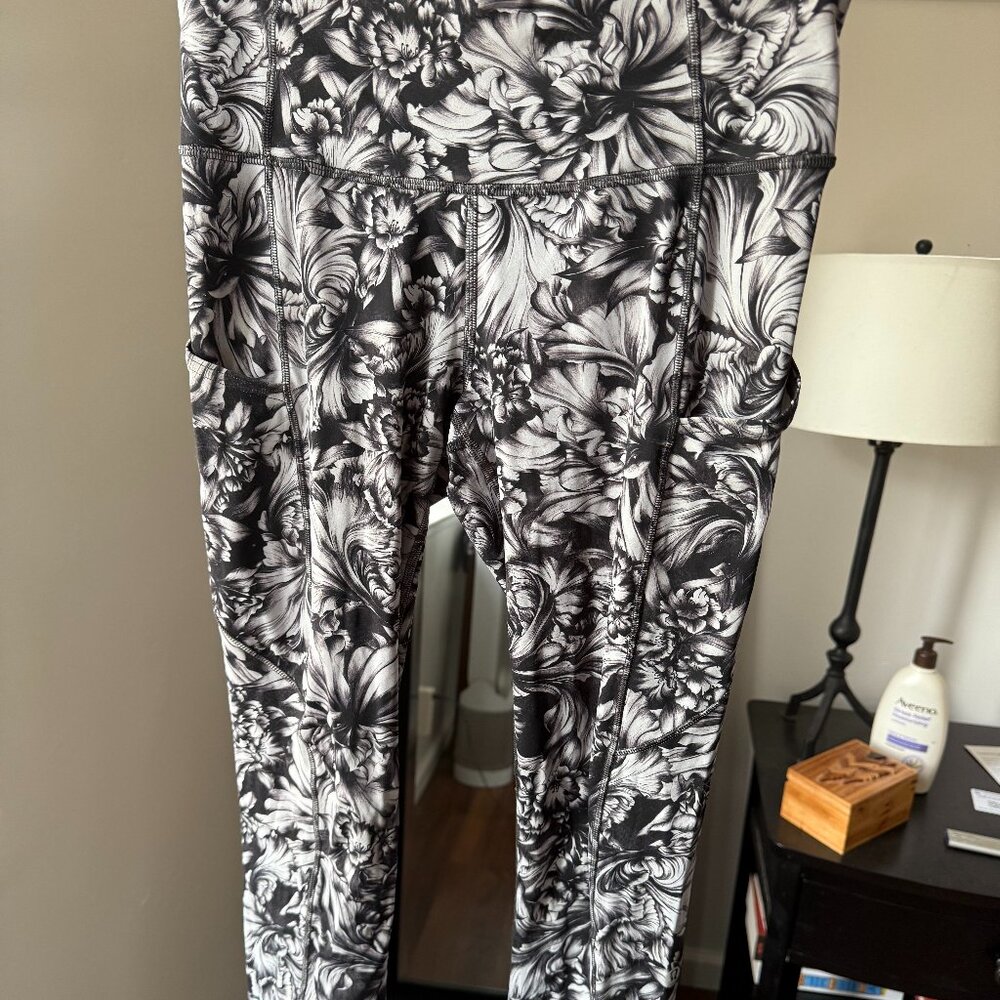 LULULEMON | Women's Floral Pattern Leggings with Pocket, Size 6